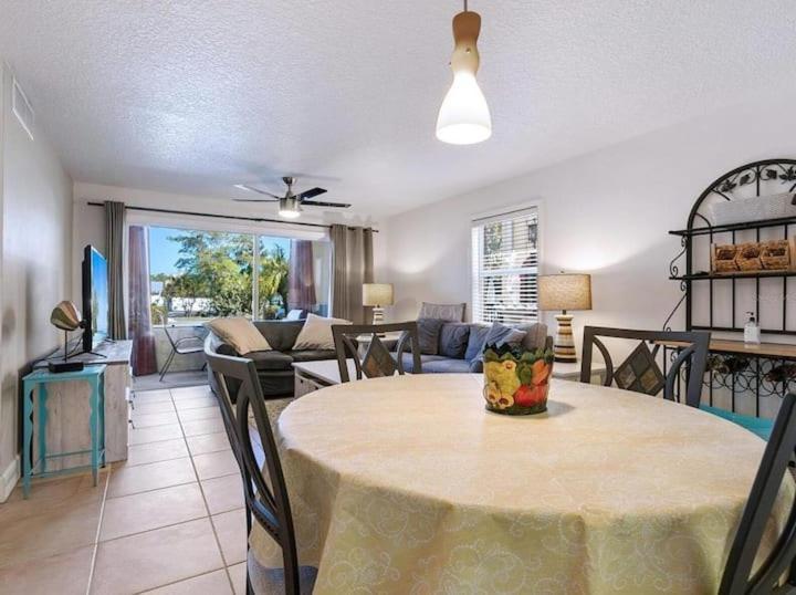 2Bed/2Bath Condo Next To Siesta Key ~A Hidden Gem サラソータ エクステリア 写真